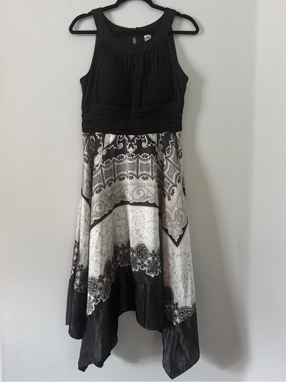 Sangria Black White Handkerchief Hem Dress Size 16 Sleeveless Fit & Flare